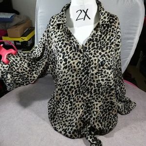 3/4 sleeve leopard print button up top size 2X
